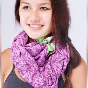 Ivivva Lululemon girls Village Chill Vinyasa Scarf Magenta Rose Lime Green